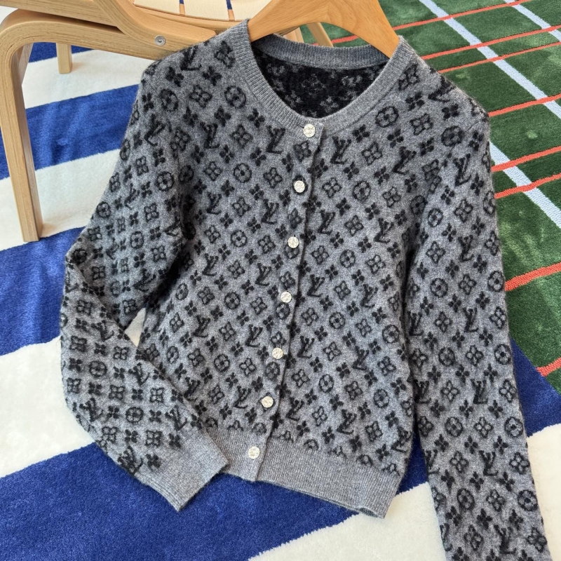 l0vis Vvtt0n sweaters